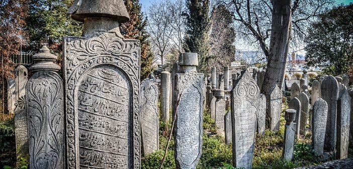 Çok büyük günah: herkes mezarlıkta bu hatayı yapıyor!