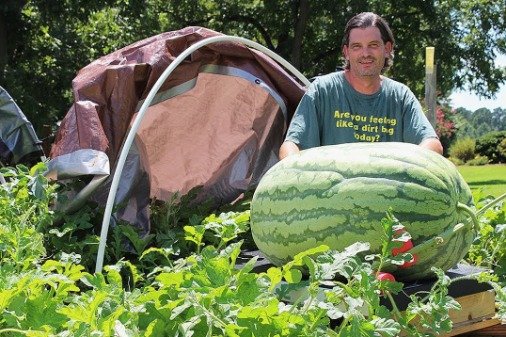 130 Kiloluk Karpuzun İçi: Adam Gözlerine İnanamadı