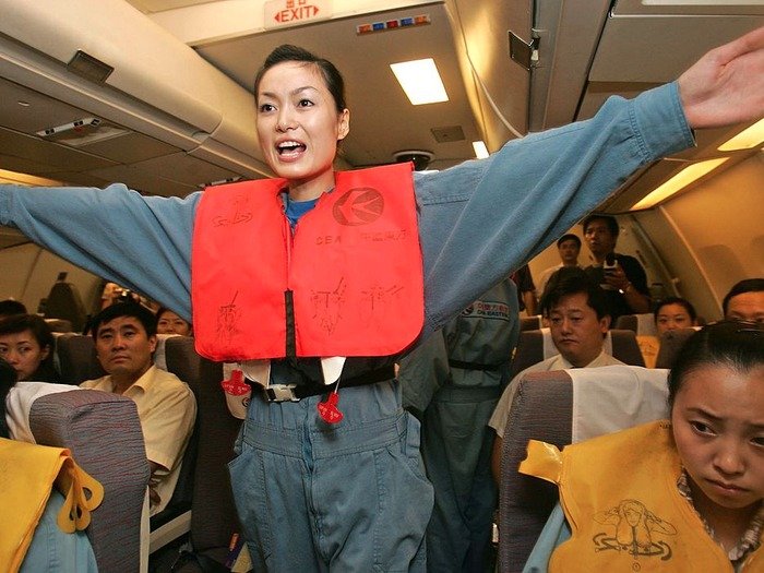 Uçakta biri öldü. Ona ne yaptıklarını görünce şok olacaksınız ➤ haberion.com