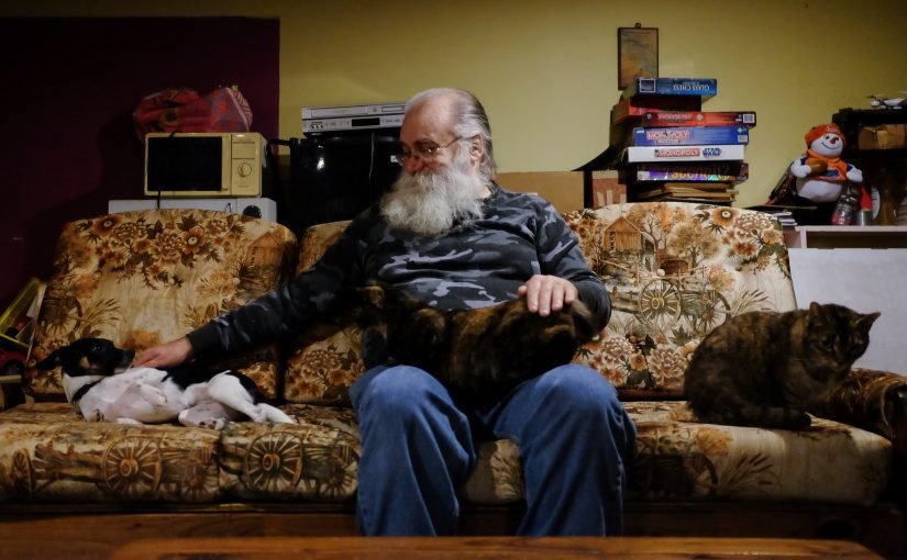 A man found over $40,000 in a thrift store sofa ➤ haberion.com