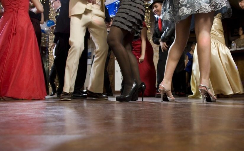 Expulsée du bal de promo à la dernière minute : sa robe fait scandale, regardez bien ➤ haberion.com
