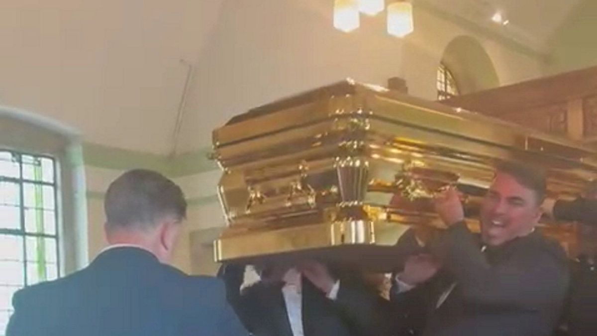 Inside the Million-Dollar Funeral of a Gypsy King: TVs, Gold, and Underground Mansions! ➤ Главное.net