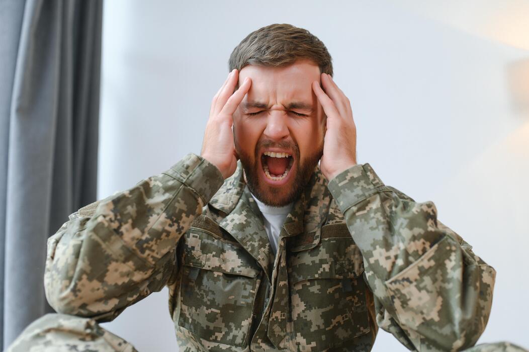 Soldier Takes Early Leave To Surprise Wife, What He Sees Breaks His Heart ➤ Главное.net