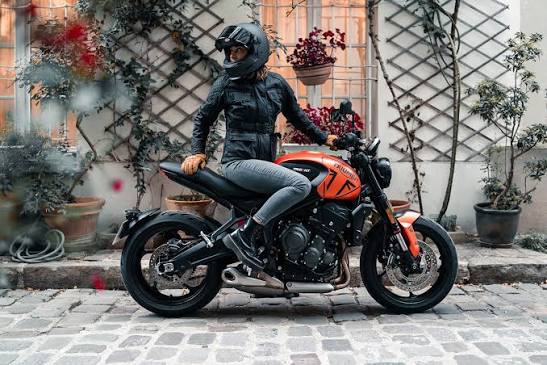 6 motive pentru care femeile pe motocicletă ies mereu în evidență