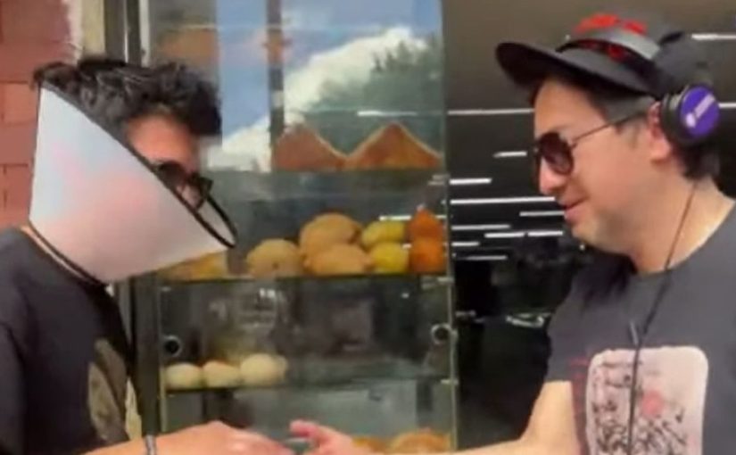 VIDEO: „Campionul” a fost obligat să plătească pariul și să umble pe străzi cu un „con al rușinii” ➤ haberion.com