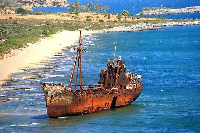 A Boat Missing for 20 Years Suddenly Reappears — What a Fisherman Finds Inside Is Chilling